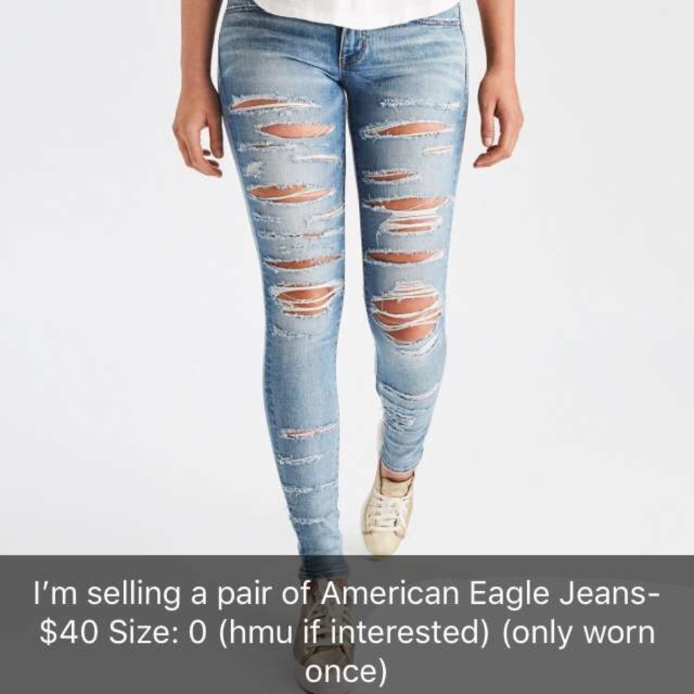 American Eagle Lightwash Ripped Jeans